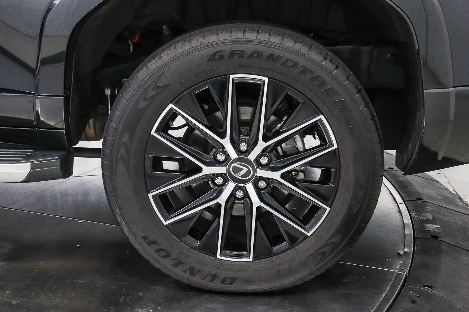 Used 2024 Lexus GX 550 w/ Accessory Package (Z1) AWD/4WD image 10