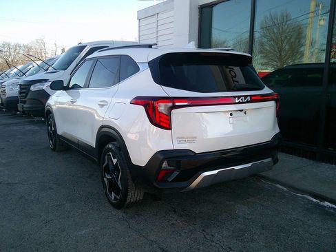Used 2024 Kia Seltos EX image 6