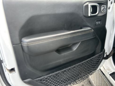 Used 2020 Jeep Wrangler Unlimited Sahara AWD/4WD image 23
