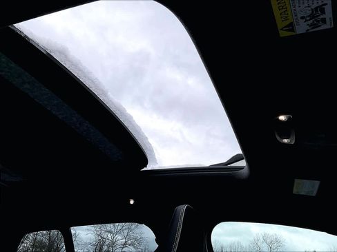 Used 2021 Volvo XC40 T5 R-Design w/ Advanced Package image 14