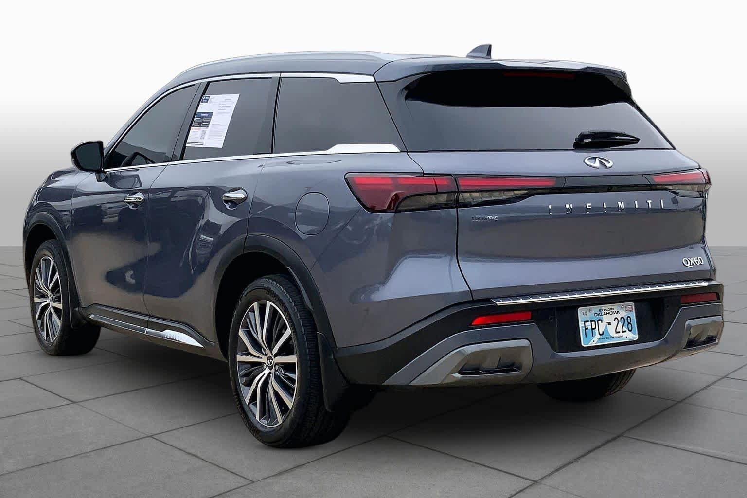Used 2023 INFINITI QX60 Sensory w/ Vision Package FWD image 11