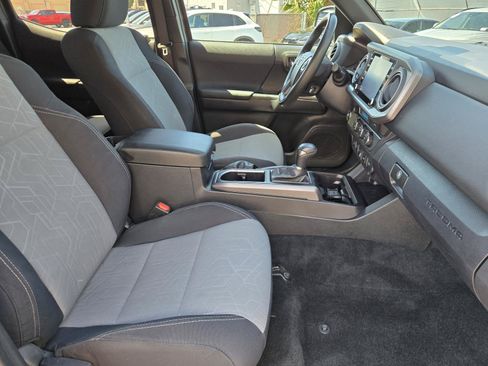 Used 2022 Toyota Tacoma TRD Off-Road w/ Technology Package RWD image 28