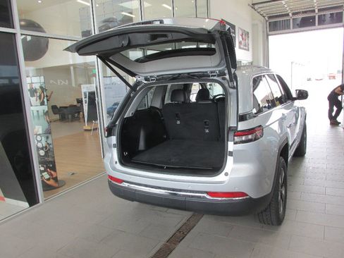 Used 2023 Jeep Grand Cherokee 4WD 4xe image 34