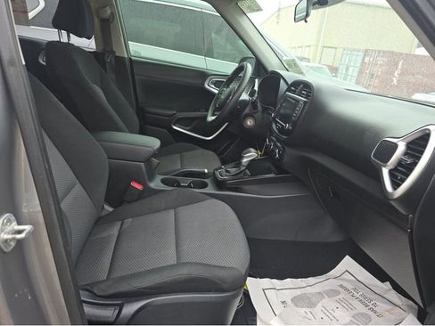 Used 2022 Kia Soul LX FWD image 16