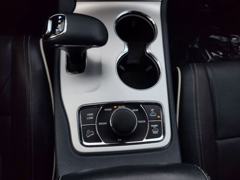 Used 2014 Jeep Grand Cherokee Overland w/ Advanced Technology Group image 9