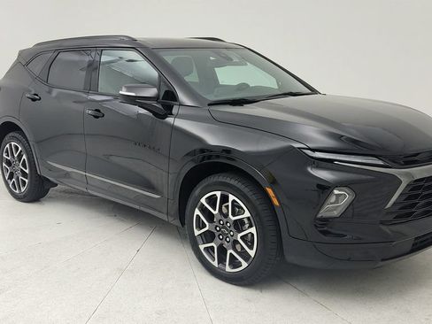 Certified 2025 Chevrolet Blazer RS FWD image 1