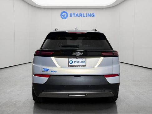 Used 2023 Chevrolet Bolt EUV LT w/ Convenience Package FWD image 7