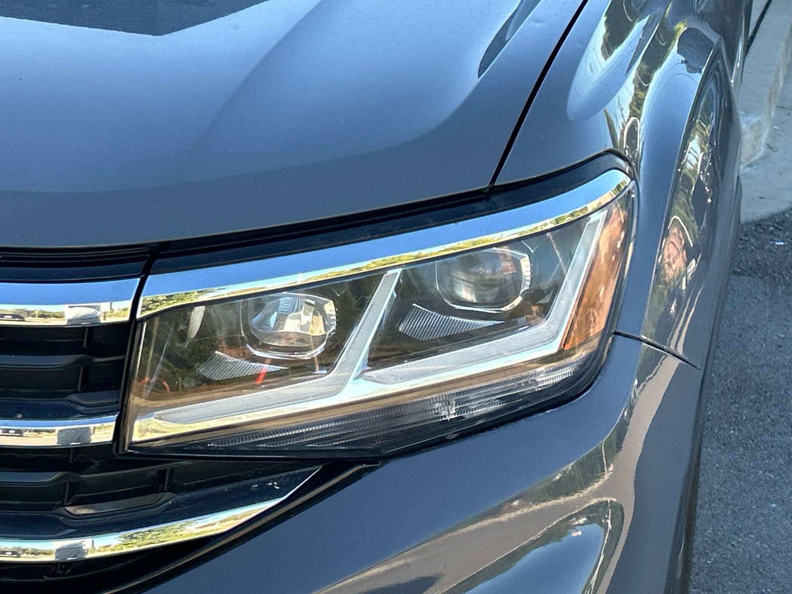 Used 2021 Volkswagen Atlas Cross Sport SE w/ Panoramic Sunroof Package FWD image 9