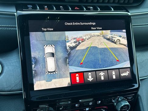 New 2022 Jeep Grand Cherokee Overland w/ Advanced Protech Group III image 20