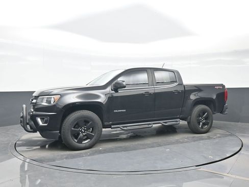 Used 2017 Chevrolet Colorado LT w/ Midnight Edition image 2