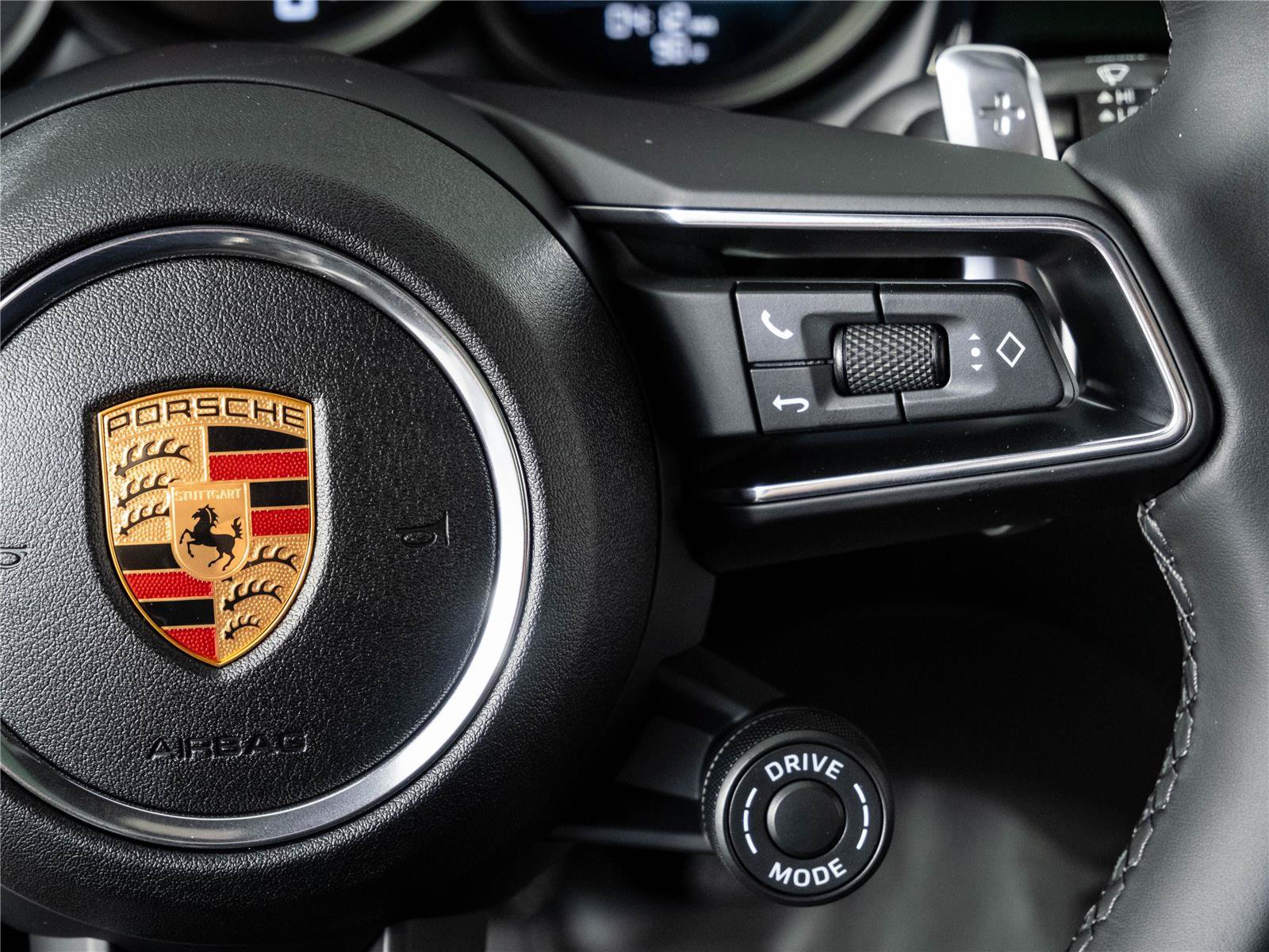 New 2026 Porsche Macan Turbo AWD/4WD image 11