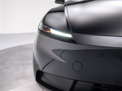Used 2026 Tesla Model Y 2WD image 11