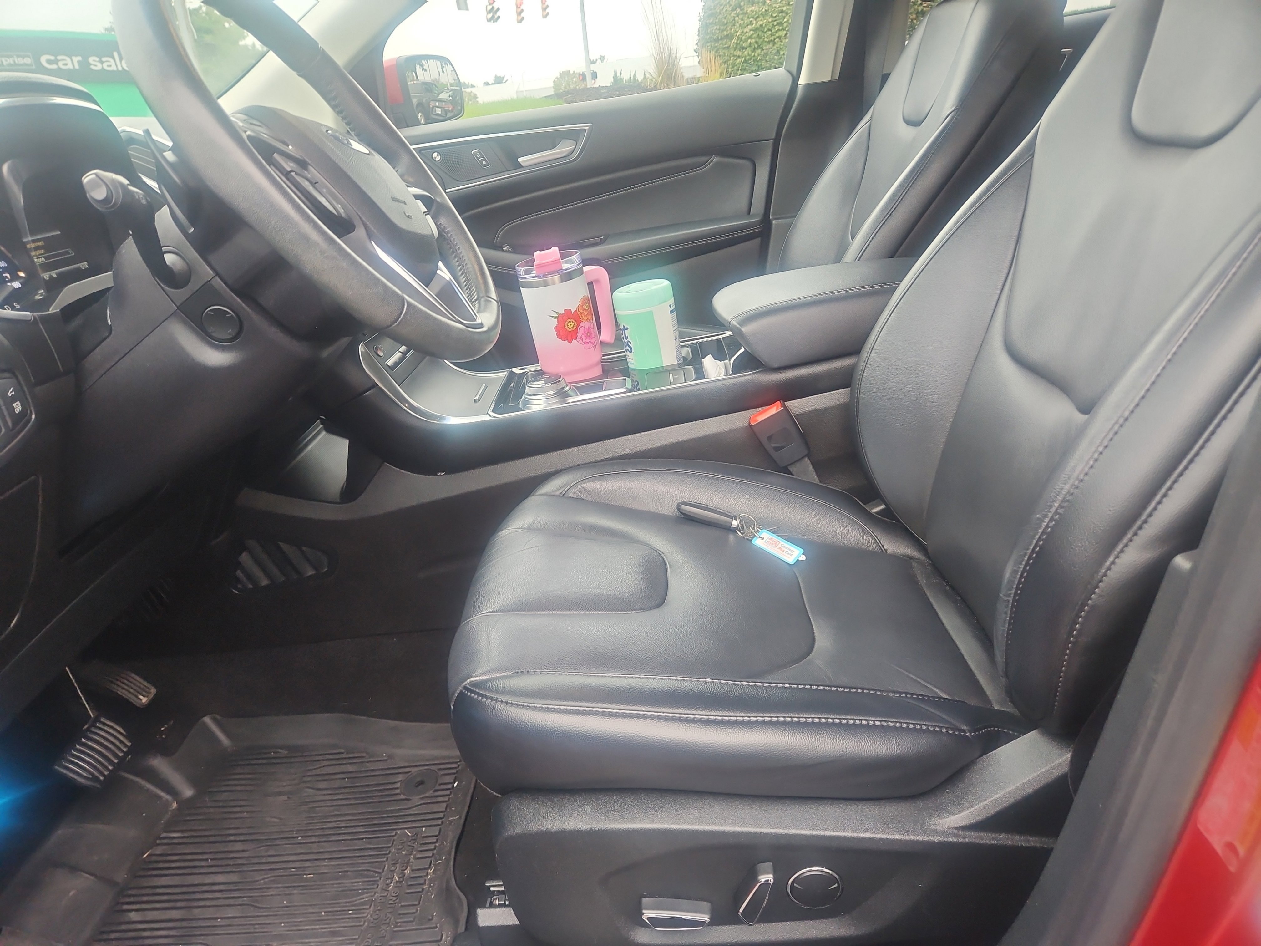 Used 2019 Ford Edge Titanium w/ Cold Weather Package AWD/4WD image 2