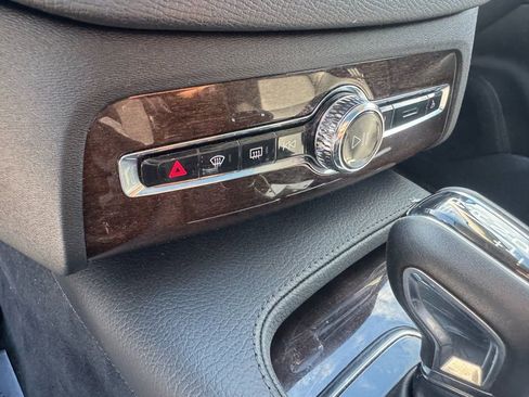 Used 2017 Volvo XC90 T6 Momentum w/ Vision Package image 26