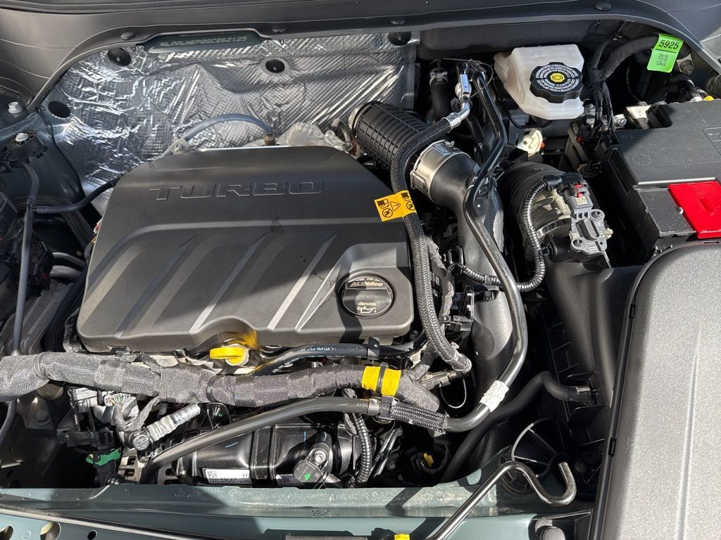 Used 2025 Chevrolet Trax LT FWD image 6