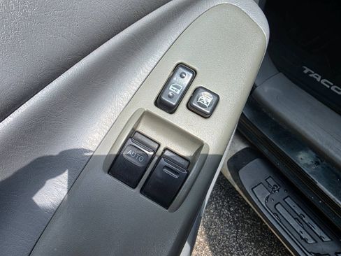Used 2010 Toyota Tacoma 4x4 Access Cab V6 image 12