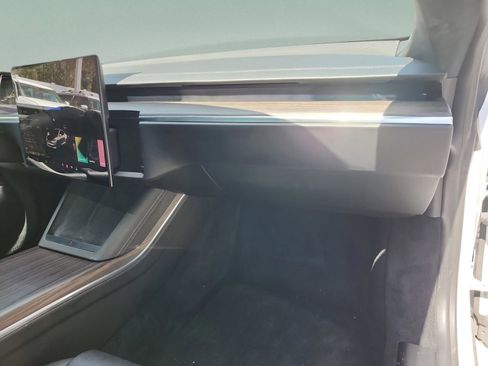 Used 2022 Tesla Model S image 19