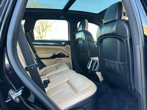 Used 2018 Porsche Cayenne Platinum Edition image 26