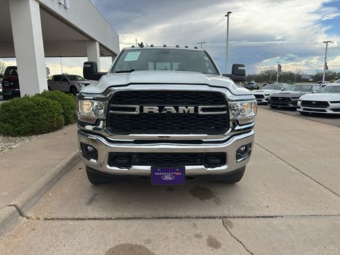 Used 2024 RAM 2500 Tradesman w/ Chrome Appearance Group AWD/4WD image 8