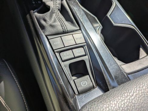 Used 2025 Toyota Camry SE w/ Multimedia Upgrade Package image 19