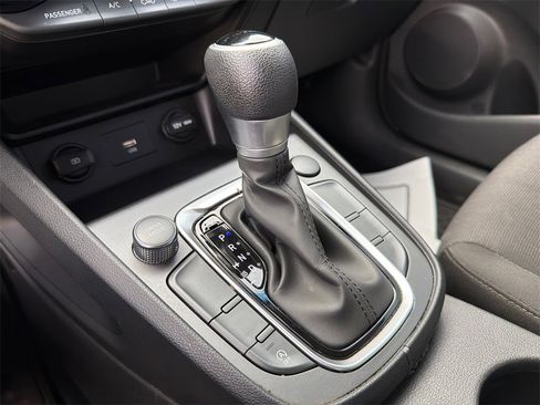 Used 2022 Hyundai Kona SEL image 30