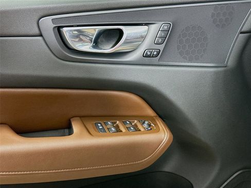Used 2023 Volvo XC60 B5 Plus w/ Climate Package image 18
