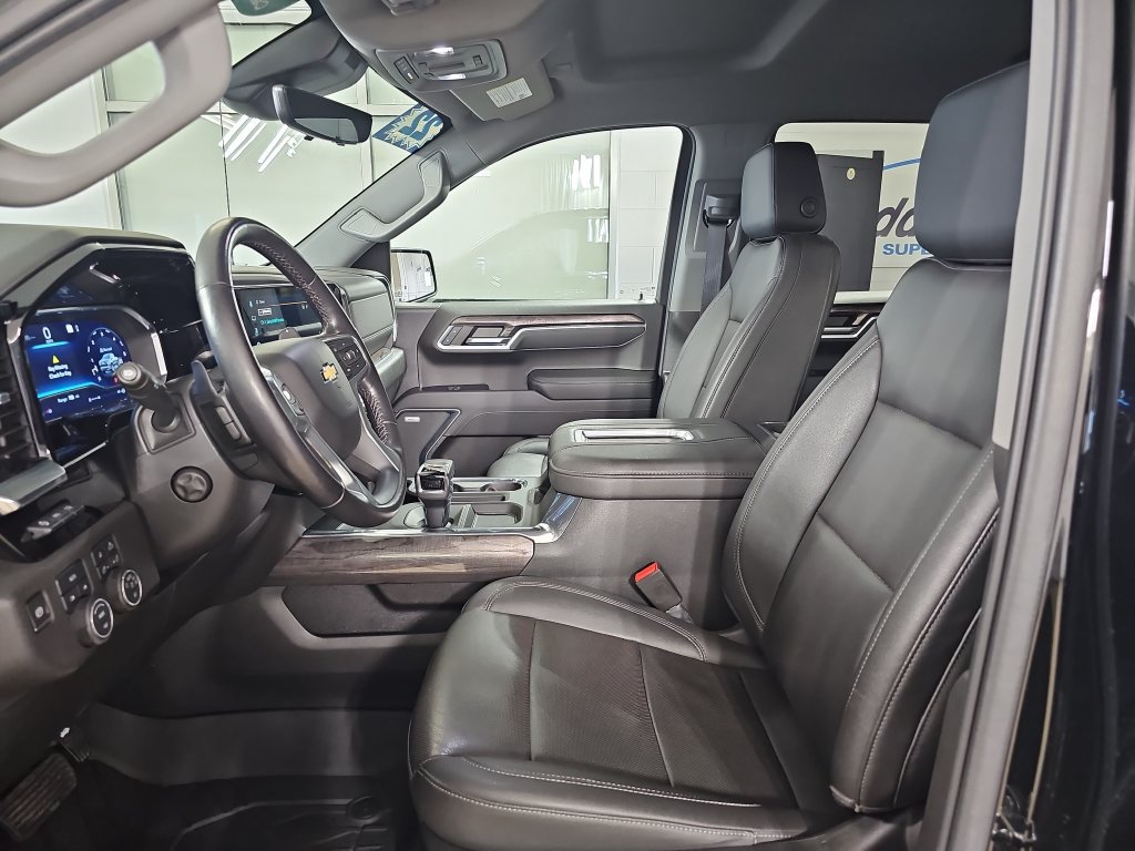Certified 2022 Chevrolet Silverado 1500 LTZ w/ Technology Package AWD/4WD image 18