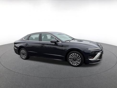 Used 2025 Hyundai Sonata SEL FWD image 2