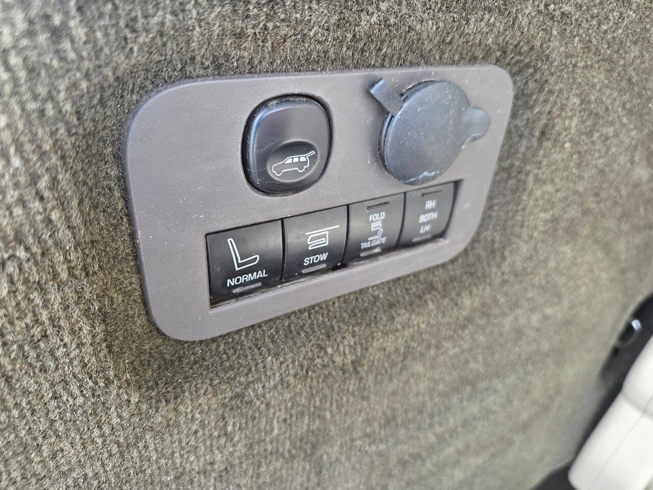 Used 2016 Lincoln MKT AWD w/ Equipment Group 201A image 21