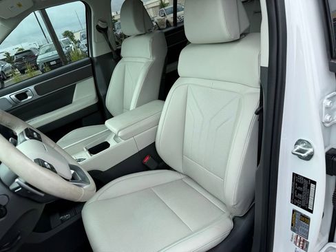 Certified 2025 Hyundai Santa Fe SEL FWD image 8
