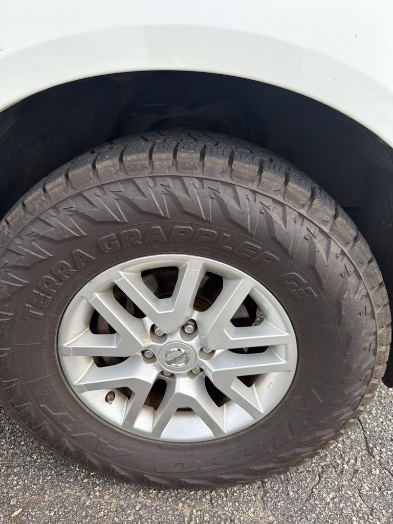 Used 2014 Nissan Frontier SV w/ SV Value Truck Package RWD image 4