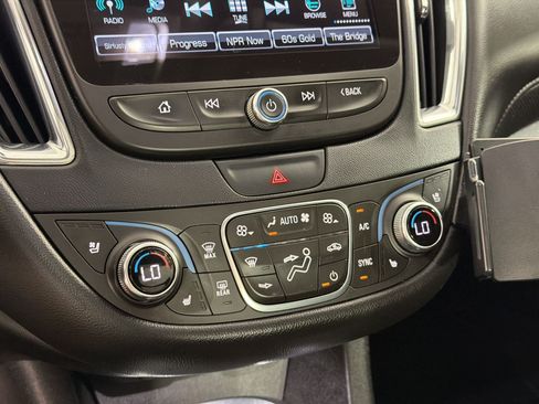 Used 2017 Chevrolet Malibu Premier w/ Premier Sun and Wheel Package FWD image 17