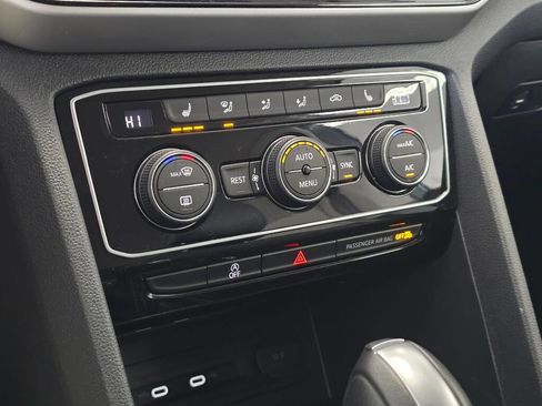 Used 2023 Volkswagen Atlas SE image 32