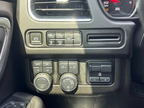 Used 2021 Chevrolet Tahoe Z71 w/ Z71 Off-Road Package AWD/4WD image 24