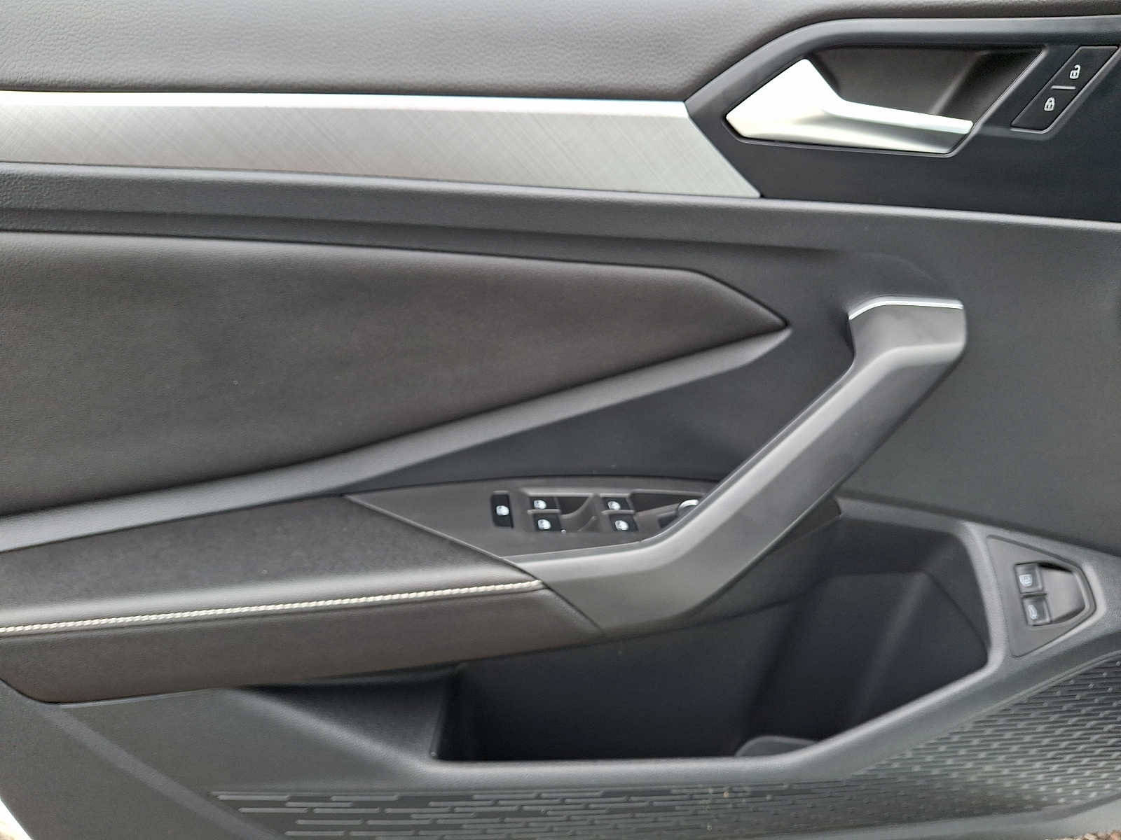 Certified 2023 Volkswagen Jetta SE FWD image 9