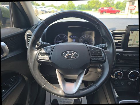 Used 2020 Hyundai Venue SEL w/ Convenience + Premium Package FWD image 17