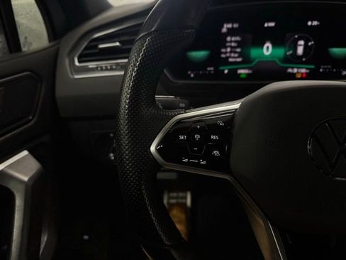 Used 2022 Volkswagen Tiguan SE R-Line image 26