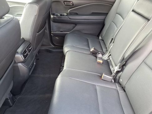 Used 2024 Honda Passport EX-L image 11