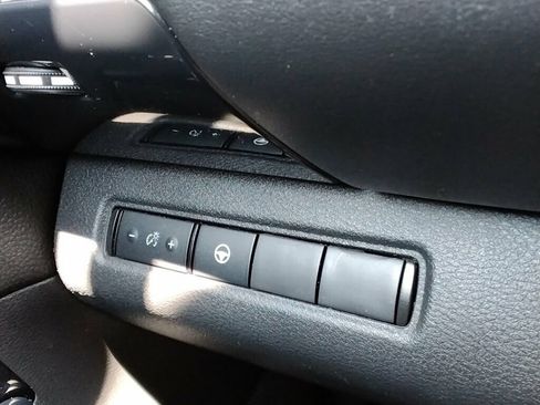 Used 2022 Nissan Pathfinder SV FWD image 27