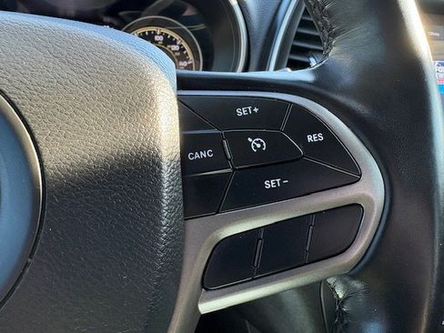 Used 2021 Jeep Cherokee Latitude Lux w/ Comfort/Convenience Group AWD/4WD image 22