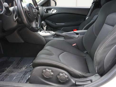 Used 2016 Nissan 370Z Coupe RWD image 24