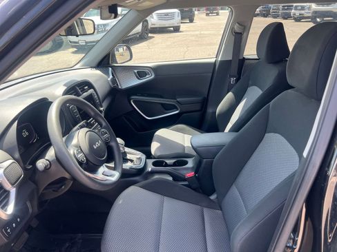 Used 2025 Kia Soul LX w/ LX Technology Package FWD image 27