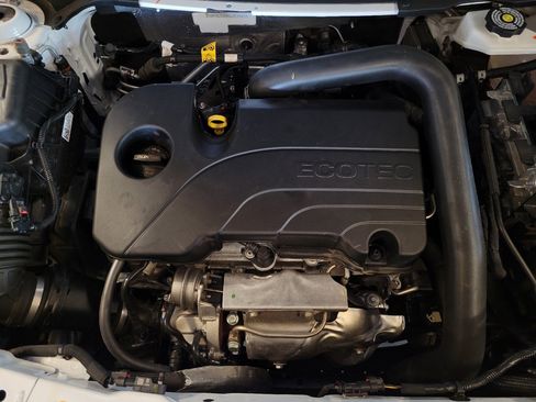 Used 2025 Chevrolet Equinox LT FWD image 30