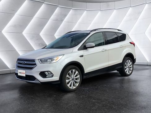 Used 2019 Ford Escape SEL image 3