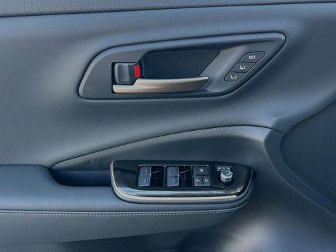 New 2025 Toyota Crown Signia image 10