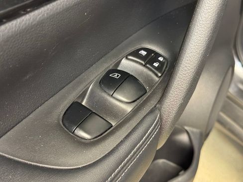 Used 2020 Nissan Rogue SV AWD/4WD image 10