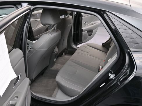 Certified 2024 Hyundai Elantra SEL image 10