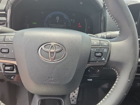 Used 2026 Toyota Camry SE FWD image 17