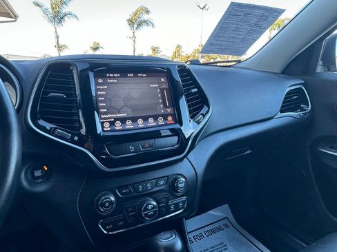 Used 2020 Jeep Cherokee Limited FWD image 13