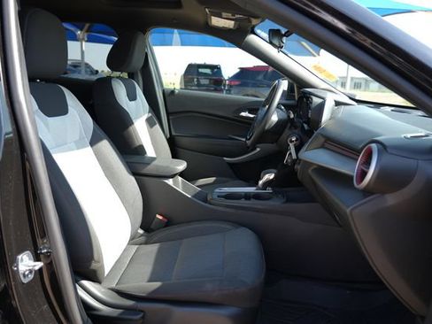 Used 2025 Chevrolet Trax RS w/ Sunroof Package FWD image 16